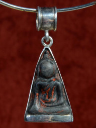 Nang Phaya. Pim Kao Kung amulet met Boeddha