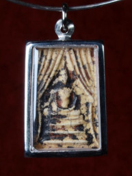 Phra Somdej Hweag Maan amulet met Boeddha