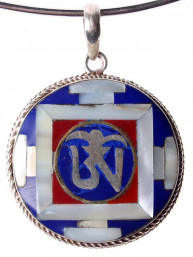 Hanger Om omringt door een Mandala. Zilver ingelegd