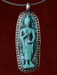 Hanger van staande Boeddha Abhaya mudra groen speksteen
