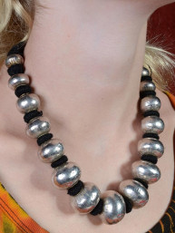 Exclusieve halsketting met zIlveren kralen uit India