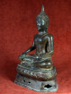 Zittende bronzen Boeddha in Maravijaya-houding