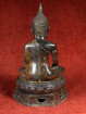 Zittende bronzen Boeddha in Maravijaya-houding