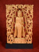 Houtsnijwerk van Boeddha in Varada Mudra