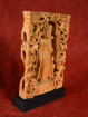Houtsnijwerk van Boeddha in Varada Mudra