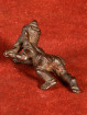 Kruipende baby Ganesha uit brons