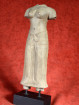 Khmer Sandstone Torso van een godin in Baphuon Stijl