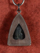 Phra Chaiwat amulet in muntzilveren houder