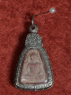 Amulet LP Gern Wat Huai Khen in zilverkleurige houder