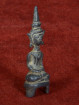 Laotiaans altaaramulet van brons – zittende Boeddha