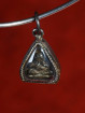 Phra Pidta amulet met yant achterzijde