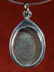 Amulet Luang Pho Parn met yantra achterzijde