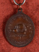 Ajarn Mun amulet – rian met bedelnap symbool, koper