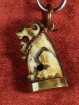 Authentieke Thaise Tijgertand Amulet in bronzen houder