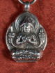 Tibetaanse zilveren hanger met Tsongkhapa figuur en mantra