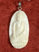 Gesneden Boeddha hanger van been