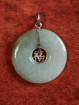 Jade hanger met Fu-teken.(福)