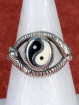 Zilveren slangring met yin-yang symbool