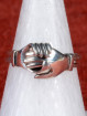 Unieke ring met 2 in elkaar passende handen  925