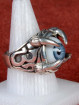 Zilveren draakklauw ring met licht blauw oog