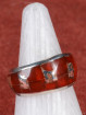 Hindoestaanse ring ingelegd met jaspis en Om padme hum script 925