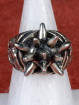 Biker Skull Ring met spikes en doodshoofden