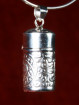 Zilveren relikwie houder of pillen doosje, hand bewerkt